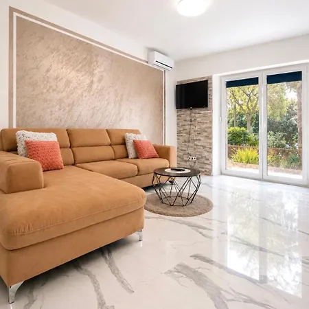 Luxury Nur By The Sea