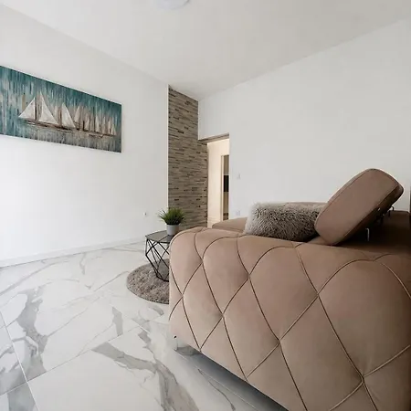 Luxury Nur By The Sea